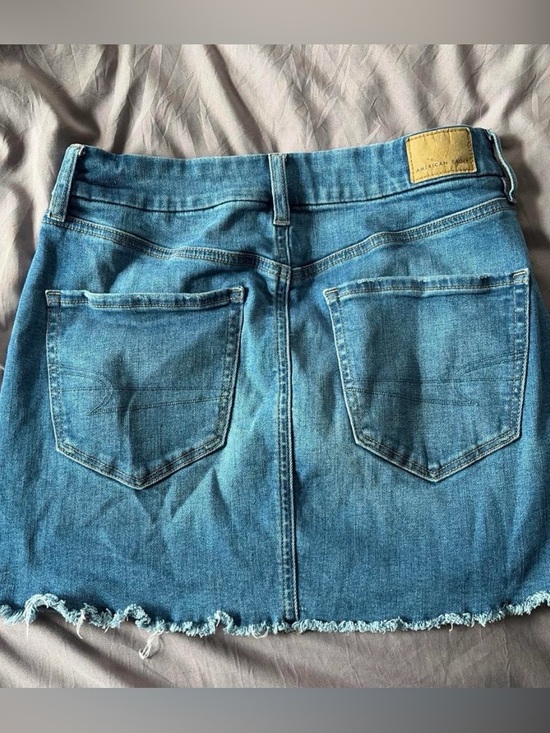 American Eagle Outfitters Medium Blue Denim Frayed Mini Skirt - Picture 3 of 3